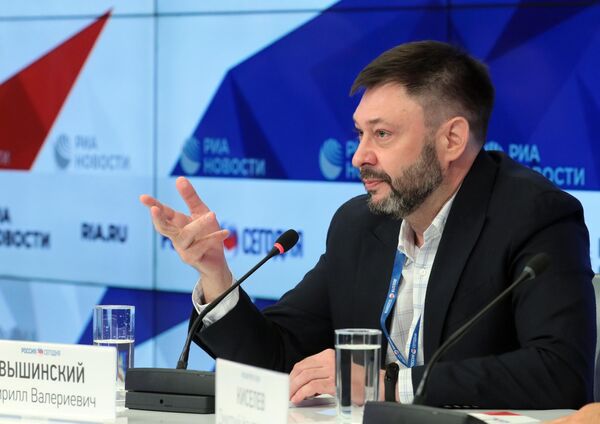 Руководитель портала РИА Новости Украина Кирилл Вышинский на пресс-конференции в Международном мультимедийном пресс-центре МИА Россия сегодня Руководитель портала РИА Новости Украина Кирилл Вышинский на пресс-конференции в Международном мультимедийном пресс-центре МИА Россия сегодня