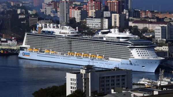 Круизный лайнер Spectrum of the Seas прибыл в порт Владивостока. Лайнер базируется в Шанхае и выполняет круизы в Японию Круизный лайнер Spectrum of the Seas прибыл в порт Владивостока. Лайнер базируется в Шанхае и выполняет круизы в Японию
