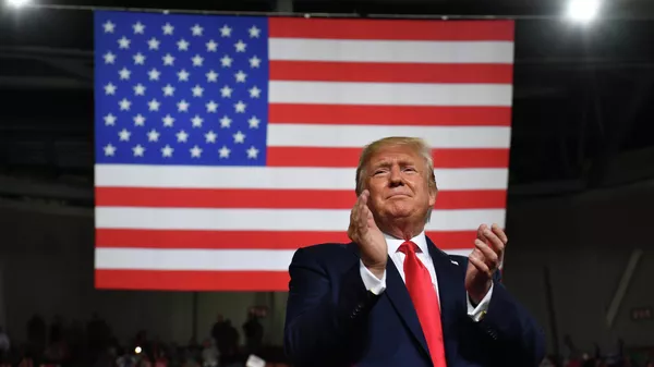 Президент США Дональд Трамп во время предвыборной кампании Keep America Great в Манчестере Президент США Дональд Трамп во время предвыборной кампании Keep America Great в Манчестере