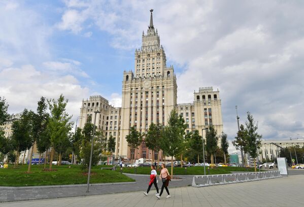 Высотное здание на площади Красных Ворот в Москве Высотное здание на площади Красных Ворот в Москве