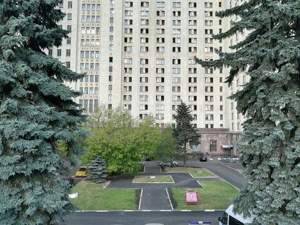 Закрытый внутренний дворик главного здания МГУ Закрытый внутренний дворик главного здания МГУ