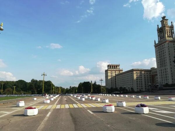 Бетонные клумбы на улице Академика Самарского Бетонные клумбы на улице Академика Самарского
