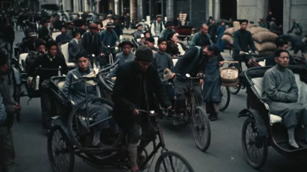 На улицах Пекина, конец 1940-х. Кадр из фильма Второе рождение Поднебесной