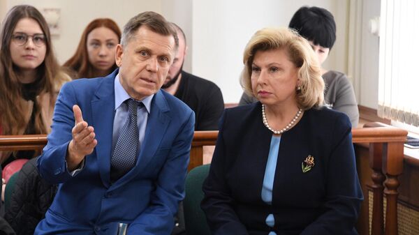 Депутат Законодательного Собрания Нижегородской области Андрей Тарасов и уполномоченный по правам человека в РФ Татьяна Москалькова в Московском городском суде во время рассмотрения дела ПавлаУстинова Депутат Законодательного Собрания Нижегородской области Андрей Тарасов и уполномоченный по правам человека в РФ Татьяна Москалькова в Московском городском суде во время рассмотрения дела ПавлаУстинова