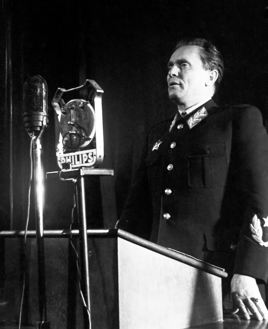 Маршал Иосип Броз Тито во время выступления на I Конгрессе объединенного союза антифашистской молодежи Сербии