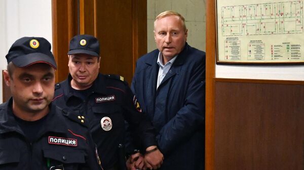 Первый заместитель начальника Главного управления по обеспечению охраны общественного порядка МВД генерал-майор Александр Мельников в суде Первый заместитель начальника Главного управления по обеспечению охраны общественного порядка МВД генерал-майор Александр Мельников в суде