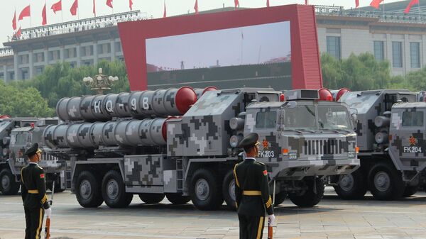 Зенитно-ракетный комплекс Хунци-9 (HQ-9) на военном параде, приуроченном к 70-летию образования Китая, в Пекине Зенитно-ракетный комплекс Хунци-9 (HQ-9) на военном параде, приуроченном к 70-летию образования Китая, в Пекине