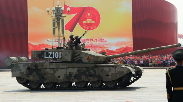 Танк Type 99 (ZTZ-99) на военном параде, приуроченном к 70-летию образования Китая, в Пекине Танк Type 99 (ZTZ-99) на военном параде, приуроченном к 70-летию образования Китая, в Пекине