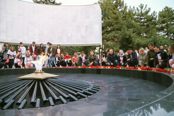 Торжественный митинг участников фестиваля прошел у мемориального комплекса Павшим воинам, открытого в 1969 году на месте братской могилы времен войны. Торжественный митинг участников фестиваля прошел у мемориального комплекса Павшим воинам, открытого в 1969 году на месте братской могилы времен войны.