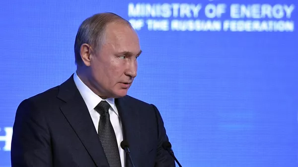 Президент РФ Владимир Путин выступает на третьем международном форуме Российская энергетическая неделя - 2019