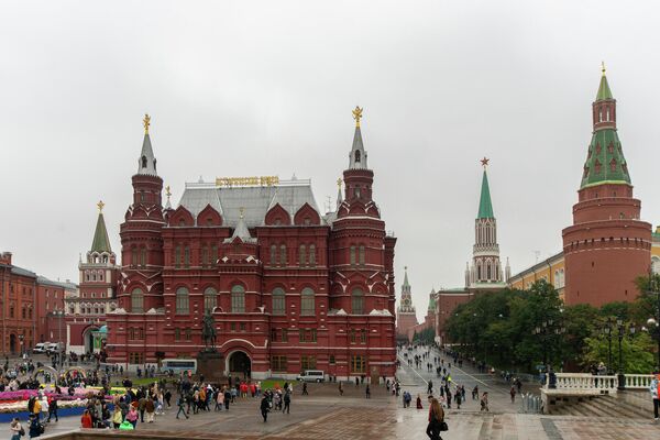Вид на Государственный исторический музей, Иверские ворота и Кремль с Манежной площади. 2019 год Вид на Государственный исторический музей, Иверские ворота и Кремль с Манежной площади. 2019 год