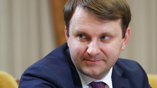 Министр экономического развития РФ Максим Орешкин перед началом совещания о дополнительных мерах по ускорению экономического роста. 8 октября 2019 Министр экономического развития РФ Максим Орешкин перед началом совещания о дополнительных мерах по ускорению экономического роста. 8 октября 2019