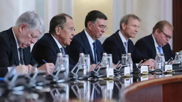 Министр иностранных дел РФ Сергей Лавров во время переговоров с министром иностранных дел Казахстана Мухтаром Тлеуберди Министр иностранных дел РФ Сергей Лавров во время переговоров с министром иностранных дел Казахстана Мухтаром Тлеуберди
