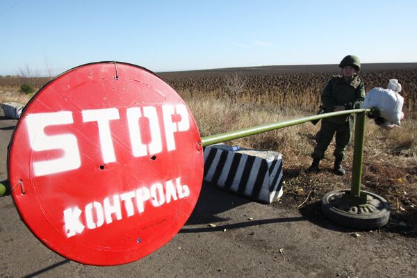 Пропускной пункт в селе Петровское в Донецкой области, где должен состояться отвод сил бойцов подразделений Донецкой народной республики Пропускной пункт в селе Петровское в Донецкой области, где должен состояться отвод сил бойцов подразделений Донецкой народной республики