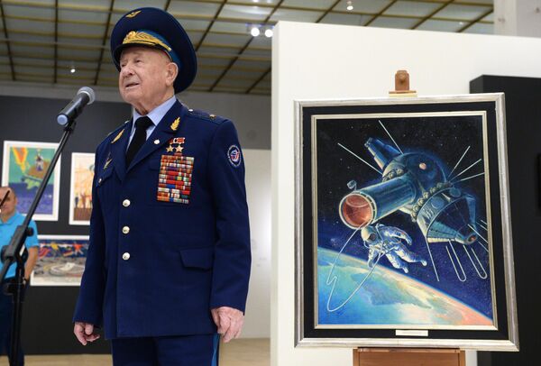 Космонавт Алексей Леонов Космонавт Алексей Леонов