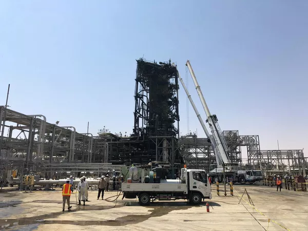 Последствия атаки на нефтяной завод Saudi Aramco в Хурайсе