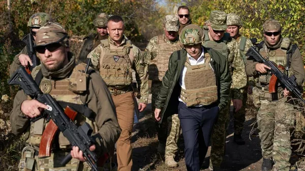 Президент Украины Владимир Зеленский во время визита в Донецкую область Президент Украины Владимир Зеленский во время визита в Донецкую область