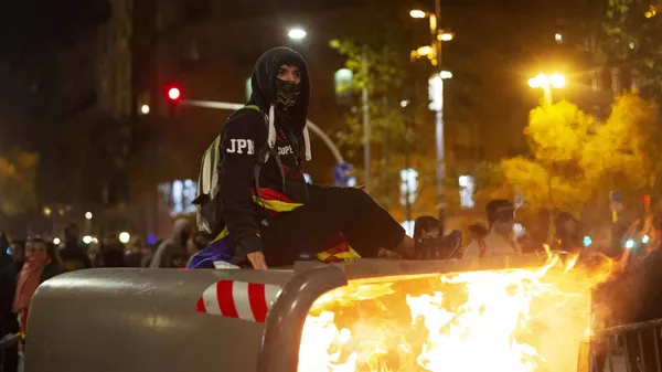 УÑаÑÑники акÑии пÑоÑеÑÑа на одной из ÑÐ»Ð¸Ñ ÐаÑÑелонÑ. 15 окÑÑбÑÑ 2019