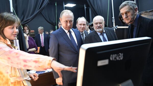 Путин поручил возродить производство документальных фильмов