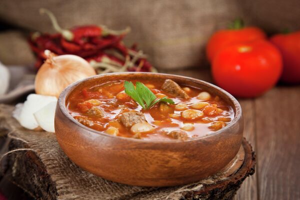 Тушеная фасоль с мясом в томатном соусе Тушеная фасоль с мясом в томатном соусе