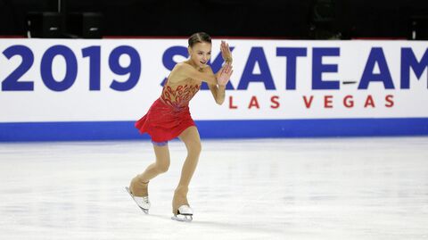 Анна Щербакова (Россия) на этапе Гран-при в США по фигурному катанию Анна Щербакова (Россия) на этапе Гран-при в США по фигурному катанию