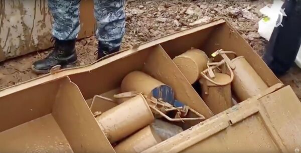 Вскрытие сейфа, найденного на месте прорыва дамбы в Красноярском крае Вскрытие сейфа, найденного на месте прорыва дамбы в Красноярском крае