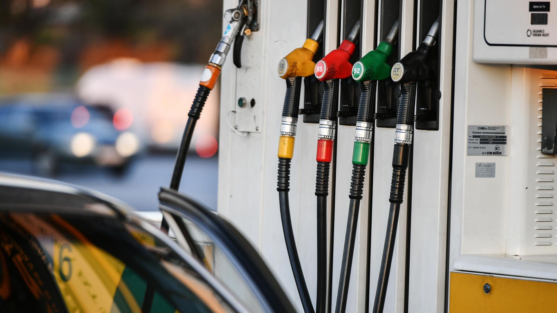 Цена на бензин в России с начала года выросла более чем на 5%