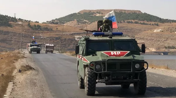 Бронеавтомобили военной полиции РФ на северо-востоке провинции Алеппо в Сирии Бронеавтомобили военной полиции РФ на северо-востоке провинции Алеппо в Сирии