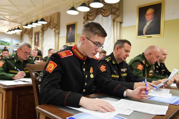 Участники Всероссийского географического диктанта в Санкт-Петербургском суворовском военном училище в Санкт-Петербурге Участники Всероссийского географического диктанта в Санкт-Петербургском суворовском военном училище в Санкт-Петербурге