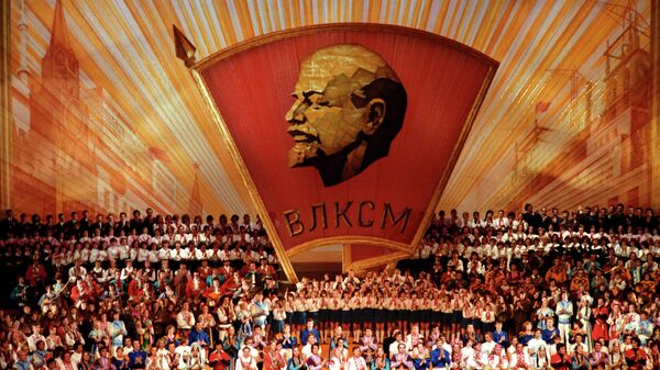 Концерт мастеров искусств в Кремлевском Дворце съездов после торжественного заседания ЦК ВЛКСМ Концерт мастеров искусств в Кремлевском Дворце съездов после торжественного заседания ЦК ВЛКСМ