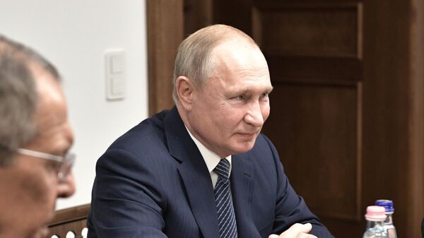 Владимир Путин во время встречи с премьер-министром Венгрии Виктором Орбаном Владимир Путин во время встречи с премьер-министром Венгрии Виктором Орбаном
