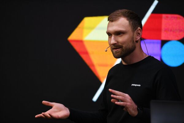 Митя Осадчук креативный директор Mail.Ru Group на конференции по медиадизайну M&DC2k19 Митя Осадчук креативный директор Mail.Ru Group на конференции по медиадизайну M&DC2k19