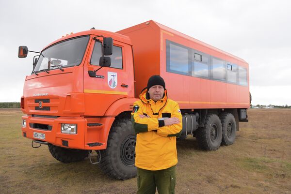Водитель 6-го разряда Читинского авиаотделения ПДПС ФБУ Авиалесоохрана Александр Семёнов обеспечивает транспортировку группы лесных пожарных Водитель 6-го разряда Читинского авиаотделения ПДПС ФБУ Авиалесоохрана Александр Семёнов обеспечивает транспортировку группы лесных пожарных