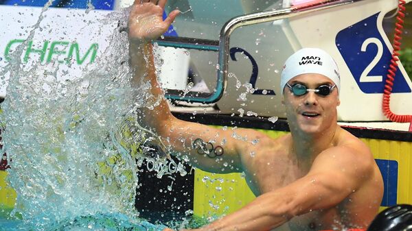 Владимир Морозов в финальных соревнованиях по плаванию на дистанции 50 м на спине среди мужчин на VI этапе Кубка мира по плаванию в К