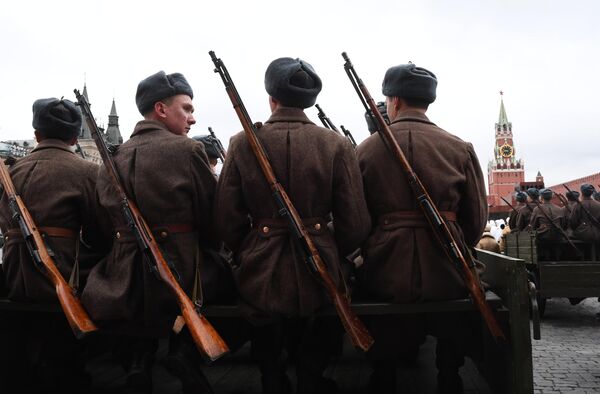 Участники марша, приуроченного к 78-й годовщине парада 1941 года на Красной площади Участники марша, приуроченного к 78-й годовщине парада 1941 года на Красной площади