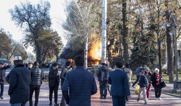 Взрыв в кафе Антошка на пересечении улиц Чуй и Эркиндик в Бишкеке Взрыв в кафе Антошка на пересечении улиц Чуй и Эркиндик в Бишкеке