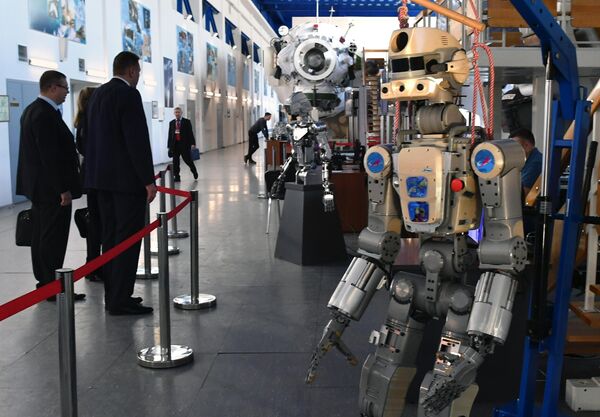 Антропоморфный робот SKYBOT F-850 Фёдор, представленный на конференции Пилотируемые полёты в космос в Центре подготовки космонавтов Антропоморфный робот SKYBOT F-850 Фёдор, представленный на конференции Пилотируемые полёты в космос в Центре подготовки космонавтов