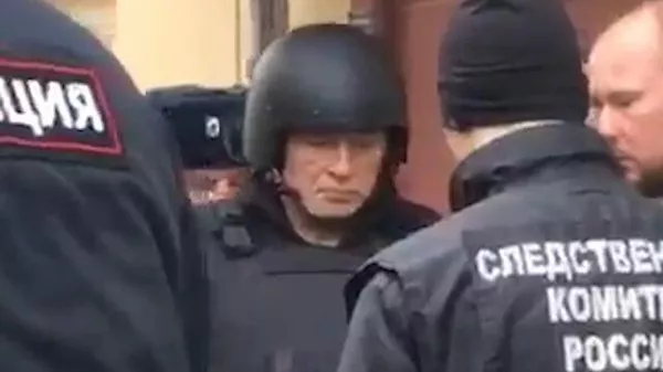 Соколова привезли на Мойку для проведения следственных действий Соколова привезли на Мойку для проведения следственных действий