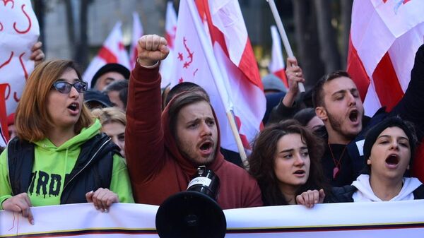 Участники акции протеста в Тбилиси против правящих властей. 17 ноября 2019 Участники акции протеста в Тбилиси против правящих властей. 17 ноября 2019