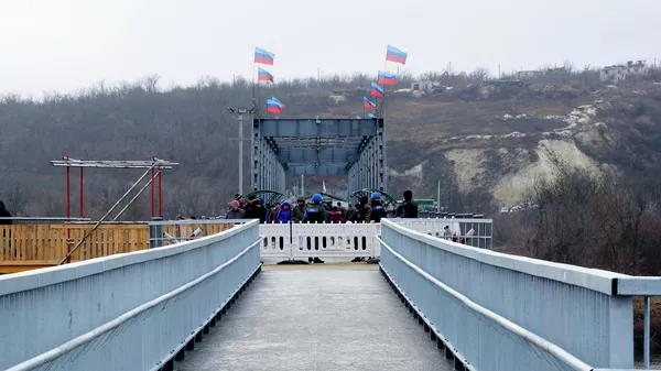 Пешеходный мост через реку Северный Донец у КПП Станица Луганская