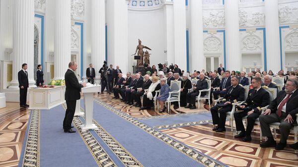 Президент РФ Владимир Путин выступает на церемонии вручения государственных наград в Кремле. 21 ноября 2019 Президент РФ Владимир Путин выступает на церемонии вручения государственных наград в Кремле. 21 ноября 2019