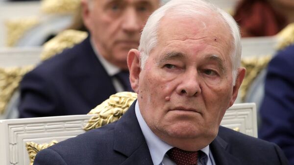 Президент Научно-исследовательского института неотложной детской хирургии и травматологии Леонид Рошаль на церемонии вручения государственных наград в Кремле Президент Научно-исследовательского института неотложной детской хирургии и травматологии Леонид Рошаль на церемонии вручения государственных наград в Кремле