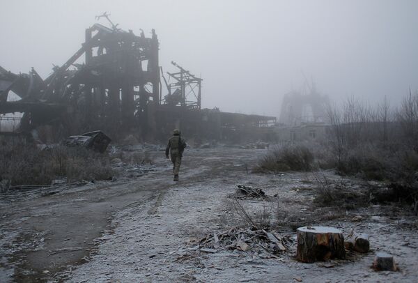 Военнослужащий ВСУ рядом с линией соприкосновения в ДНР Военнослужащий ВСУ рядом с линией соприкосновения в ДНР