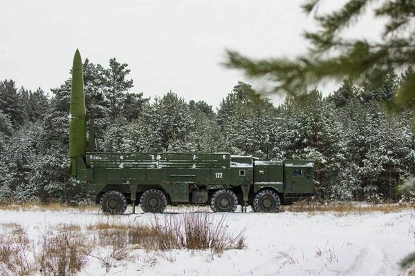 Пусковая установка ОТРК Искандер-М в боевом положении Пусковая установка ОТРК Искандер-М в боевом положении