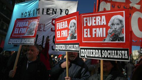 Акция протеста против соглашения с МВФ в Буэнос-Айресе Акция протеста против соглашения с МВФ в Буэнос-Айресе