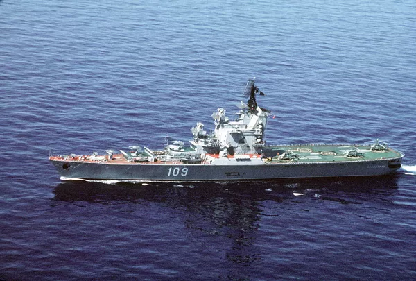 Противолодочный крейсер Ленинград