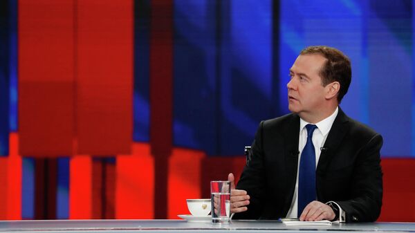 Председатель правительства РФ Дмитрий Медведев во время интервью российским телеканалам Председатель правительства РФ Дмитрий Медведев во время интервью российским телеканалам