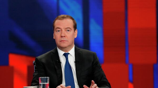Председатель правительства РФ Дмитрий Медведев во время интервью российским телеканалам