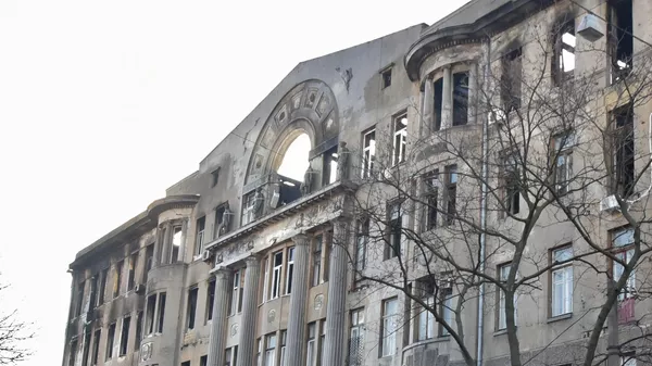 Здание Одесского колледжа экономики, права и гостинично-ресторанного бизнеса после пожара Здание Одесского колледжа экономики, права и гостинично-ресторанного бизнеса после пожара