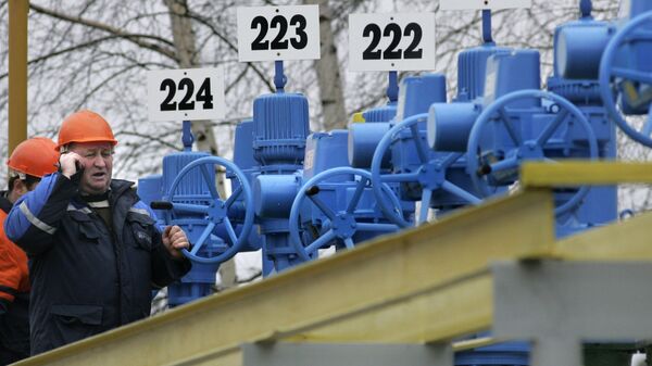 Рабочие на насосной станции трубопровода Дружба в районе села Бобовичи, Белоруссия Рабочие на насосной станции трубопровода Дружба в районе села Бобовичи, Белоруссия